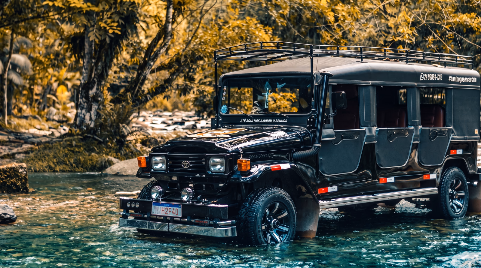 Passeio de jeep em Paraty por roteiro de natureza e aventura