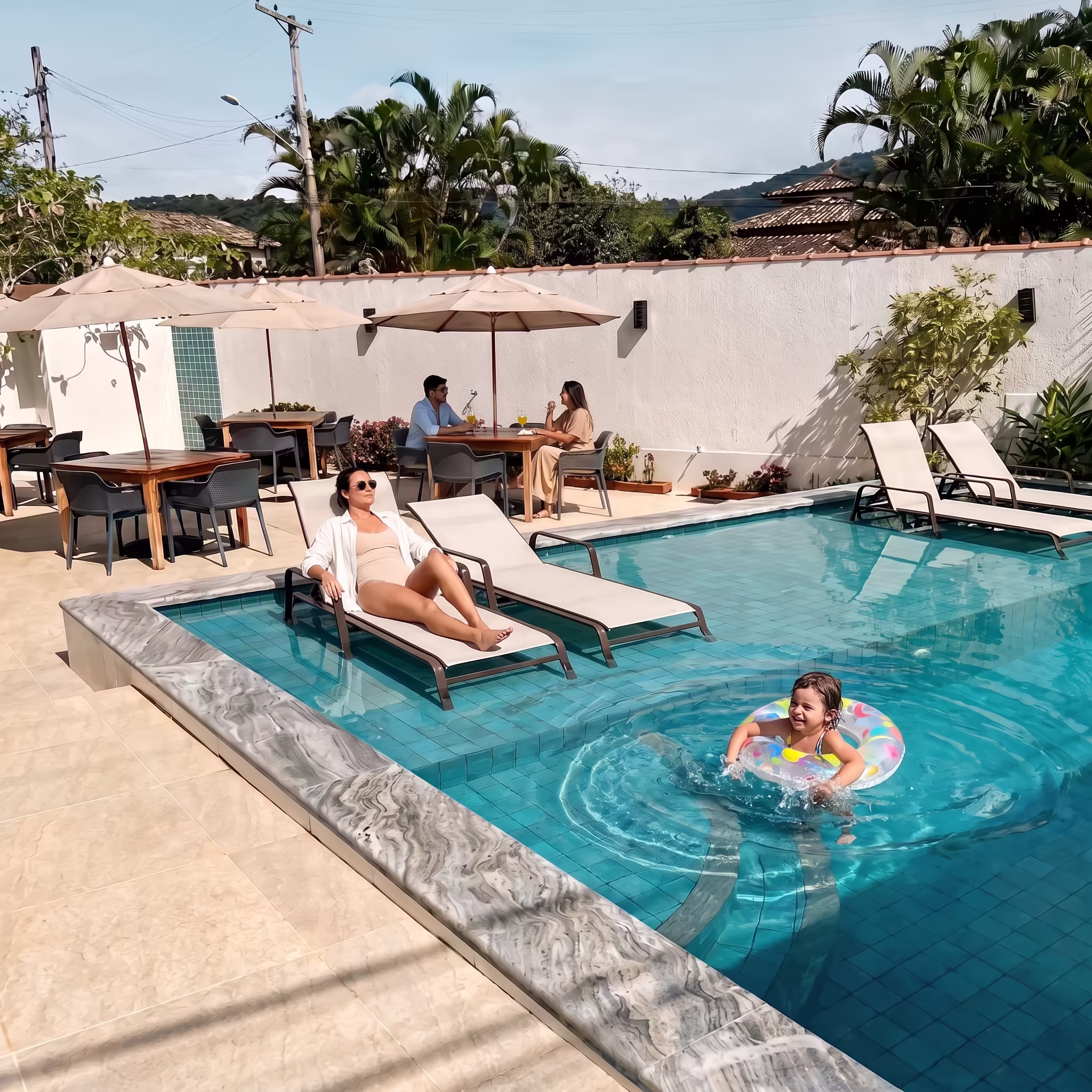 Área da piscina da Pousada Aquino Mar em Paraty - Hospedagem para grupos